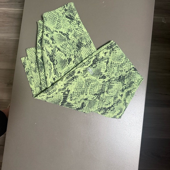 🐍 ALO Yoga RARE print 🐍 - Picture 7 of 9